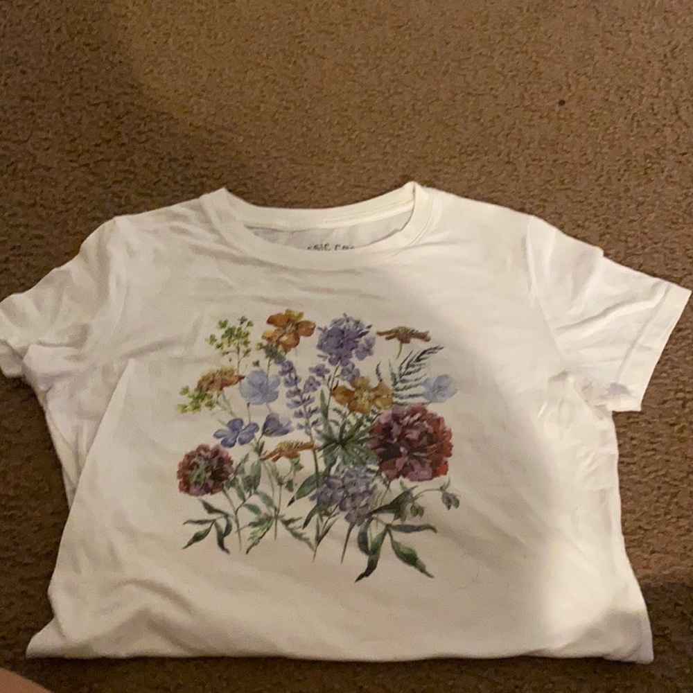 Aero white floral cropped tshirt size small